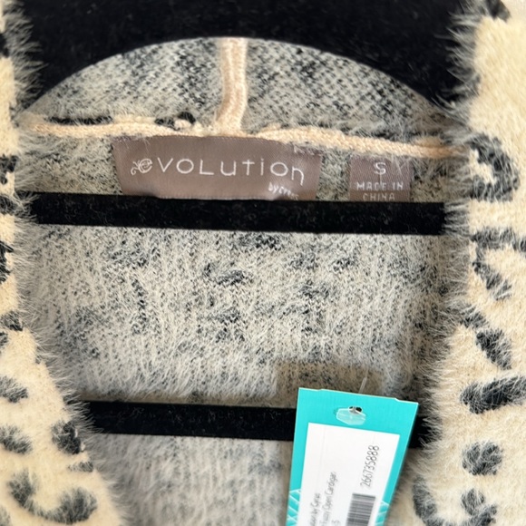 Evolution Cardigan NEW - Picture 2 of 4